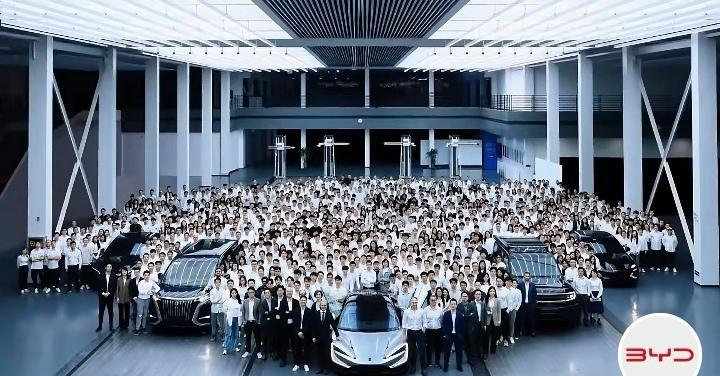 比亚迪2025年做到的多个第一，全部战绩可查。1.智驾车型保有量：超150万辆