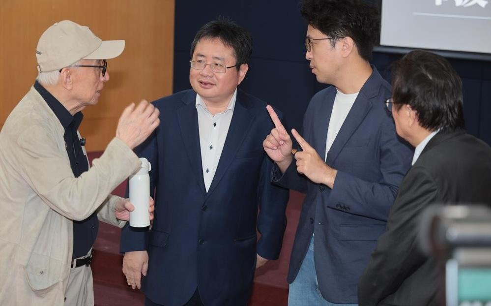 绿营，终于该归队了一个亲绿日本人挨揍，让绿营终于露出真面目，此时外界也意识到