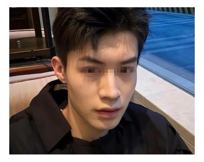 广东小伙陈宇自驾内蒙古锡林郭勒草原拍日落时，因导航失灵意外迷路，走到一处蒙古族婚