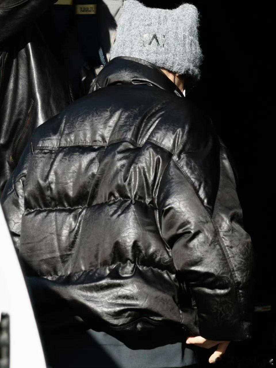 侯明昊碧血蝉上班路透，猫儿这个萌，果然是猫塑吧求同款小猫帽侯明昊