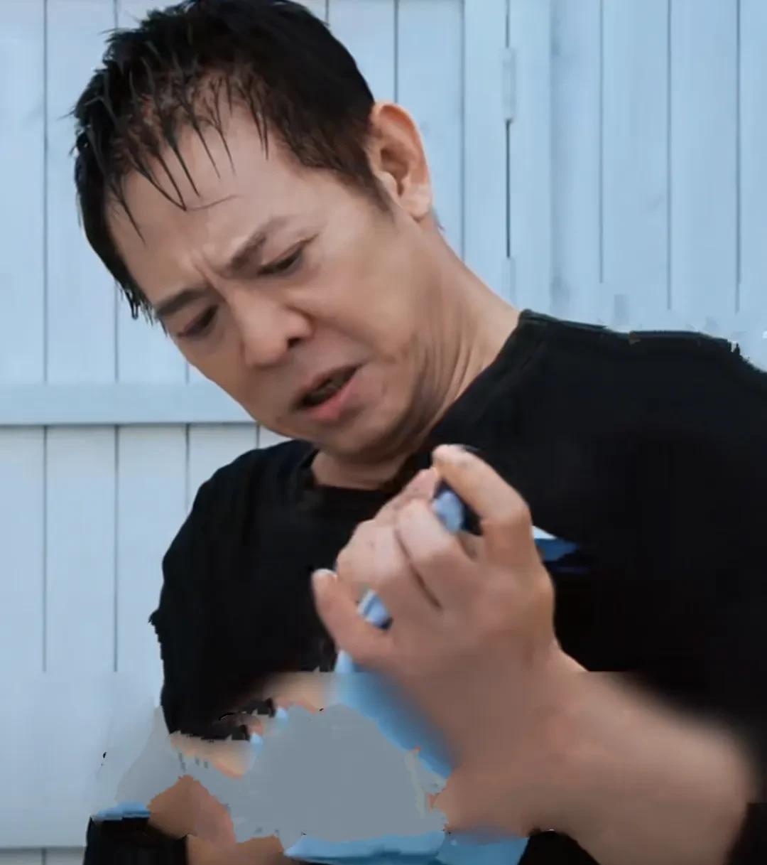 童星谢苗临近父亲节送父亲李连杰卡通内裤做礼物！童星出道的谢苗已是中年人，他已经是