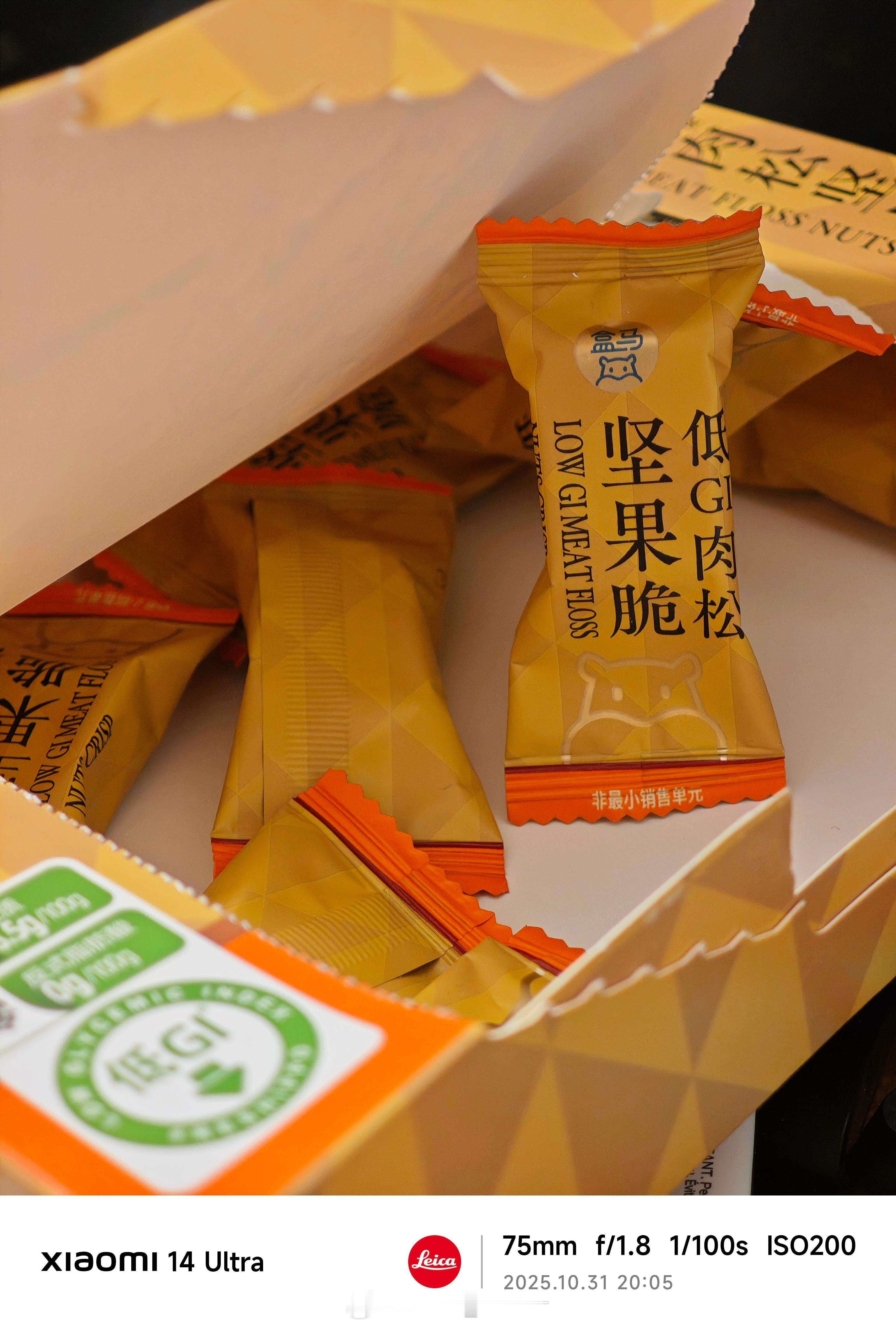 要戒掉所有零食了，虽然我本来也不喜欢吃零食……明天开始继续撸铁，今天早睡……[黑