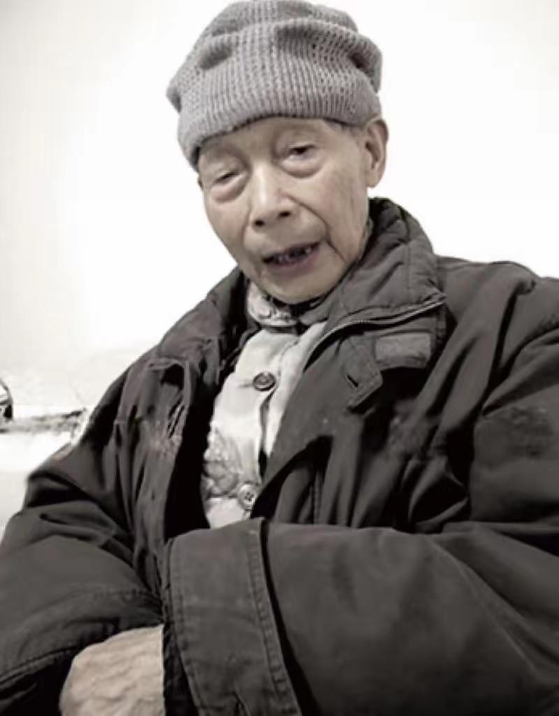 1958年，国民党少将郑蕴侠，化名刘正刚，装文盲卖了八年货，老乡都信了。他甚