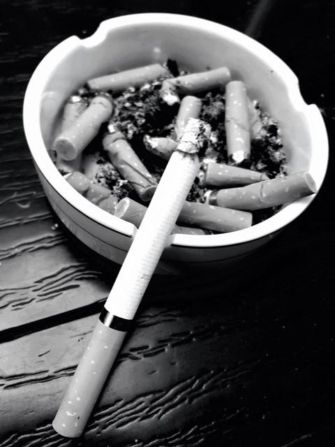 男性戒烟半年，变化真的很大！医生坦言：这4个转变最显眼、最实在大家好，我是