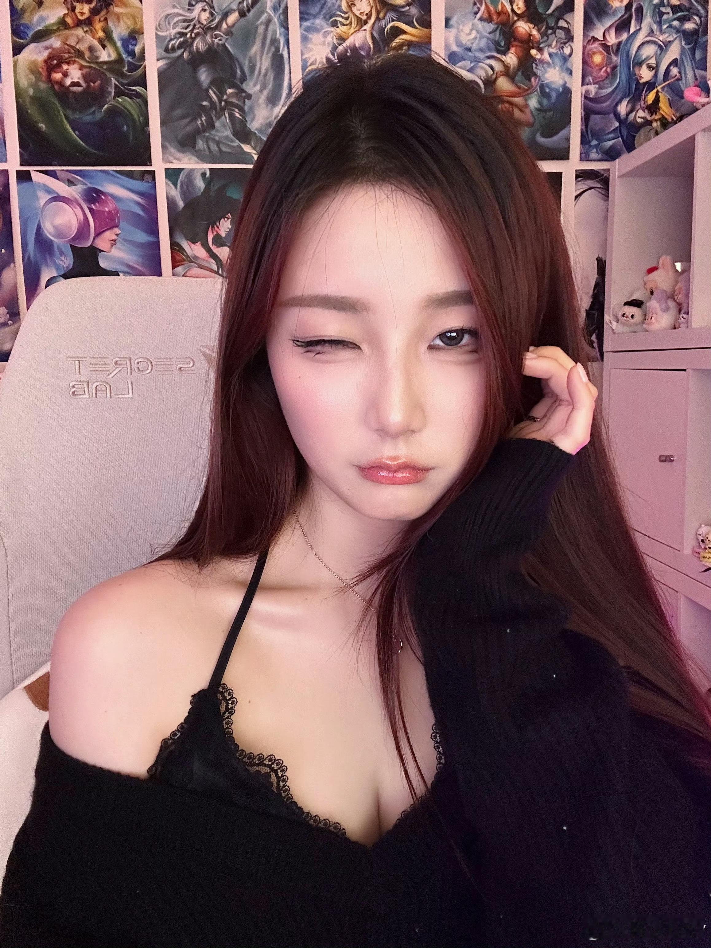LPL解说Kitty在国外被滋养的更性感了