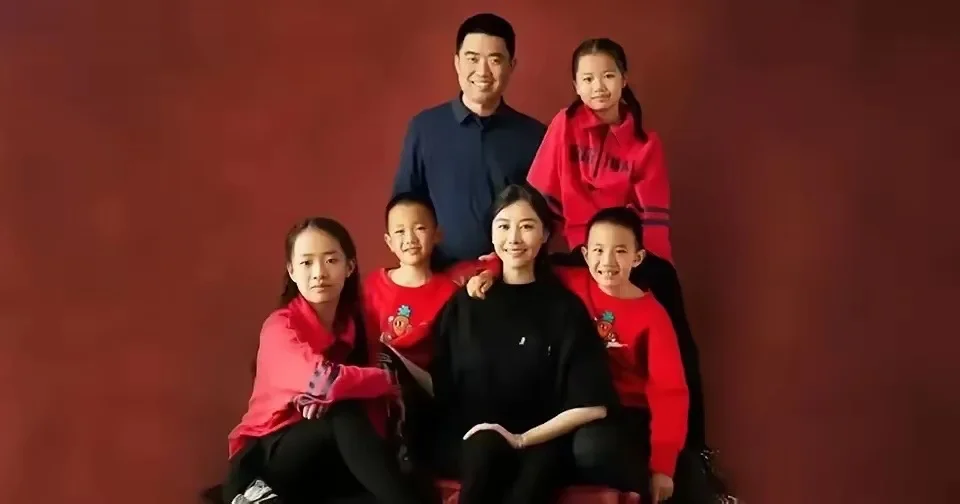 有钱人是真能生孩子，李想现在已经有5个孩子，第六个已经在路上了。反观没...