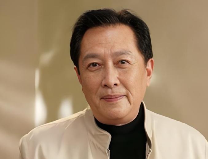 唐国强，难掩哀痛！2月10日15:05，一向低调的唐国强，突然在社交平台发文，字