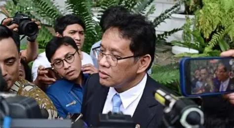 当地时间9月14日下午，印尼国会大厦听证室内，财政部长普尔巴亚正在发言。