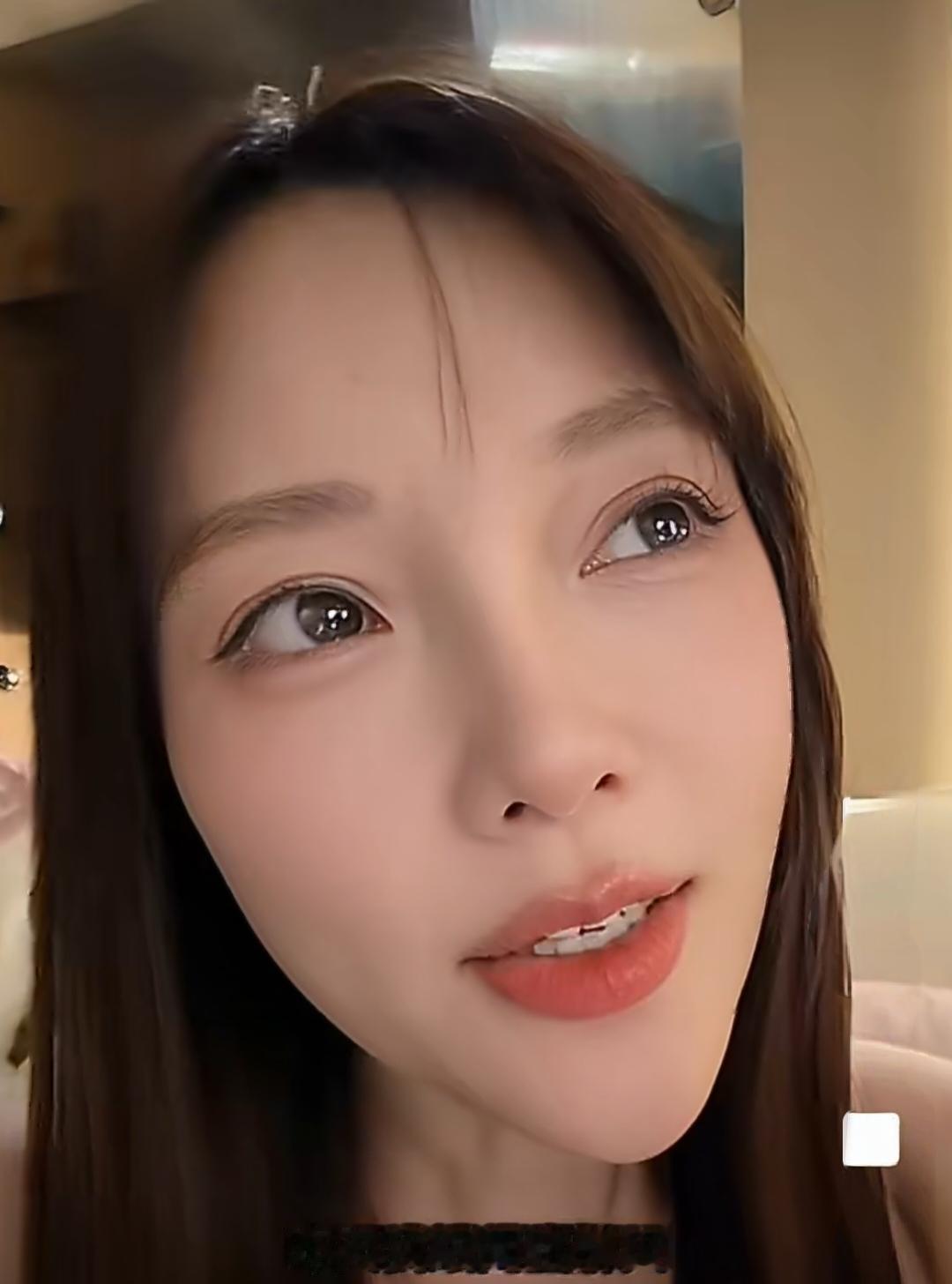 李小璐坦言后悔当初恋爱脑毁了事业网友：种什么因得什么果近日，李小璐复盘