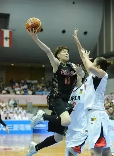 日本女篮亚洲杯祭出大招，传奇中锋渡嘉敷来梦回归。很多新球迷都不认识，但老球迷都知