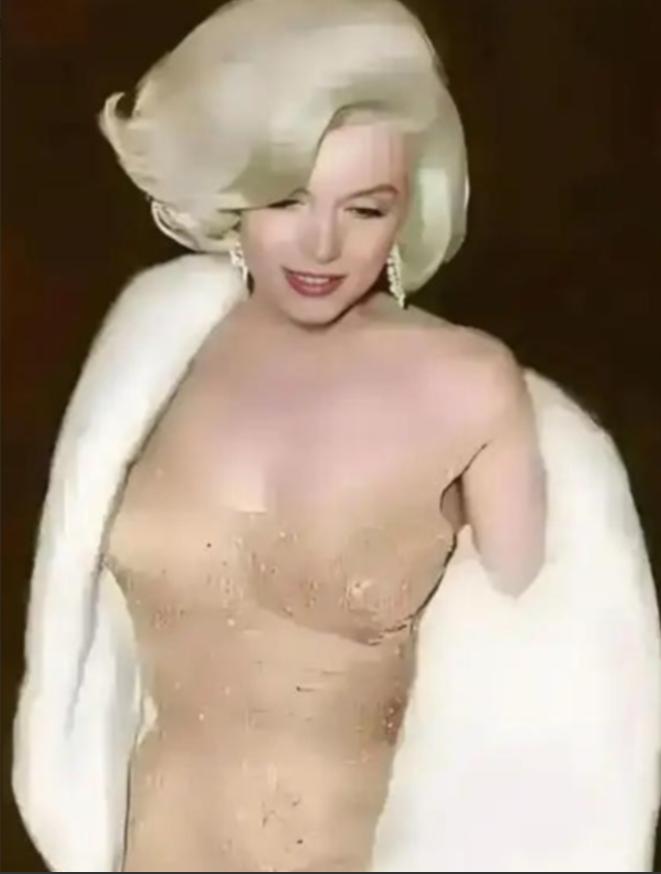 1962年5月19日，玛丽莲·梦露脱掉白色貂皮大衣的那一刻，全场以为看到了一具被