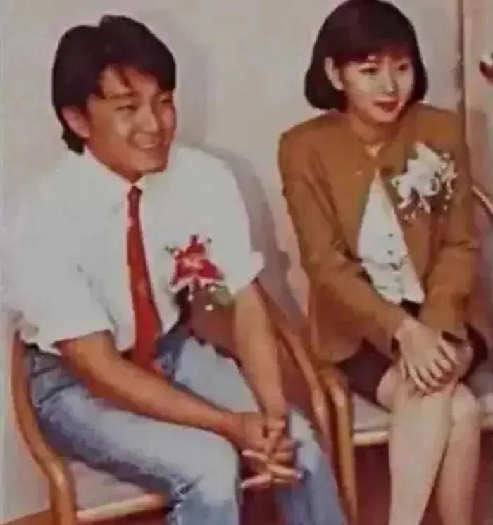 周星驰的四任女朋友！第一，初恋罗慧娟第二，朱茵第三，莫文蔚第四，