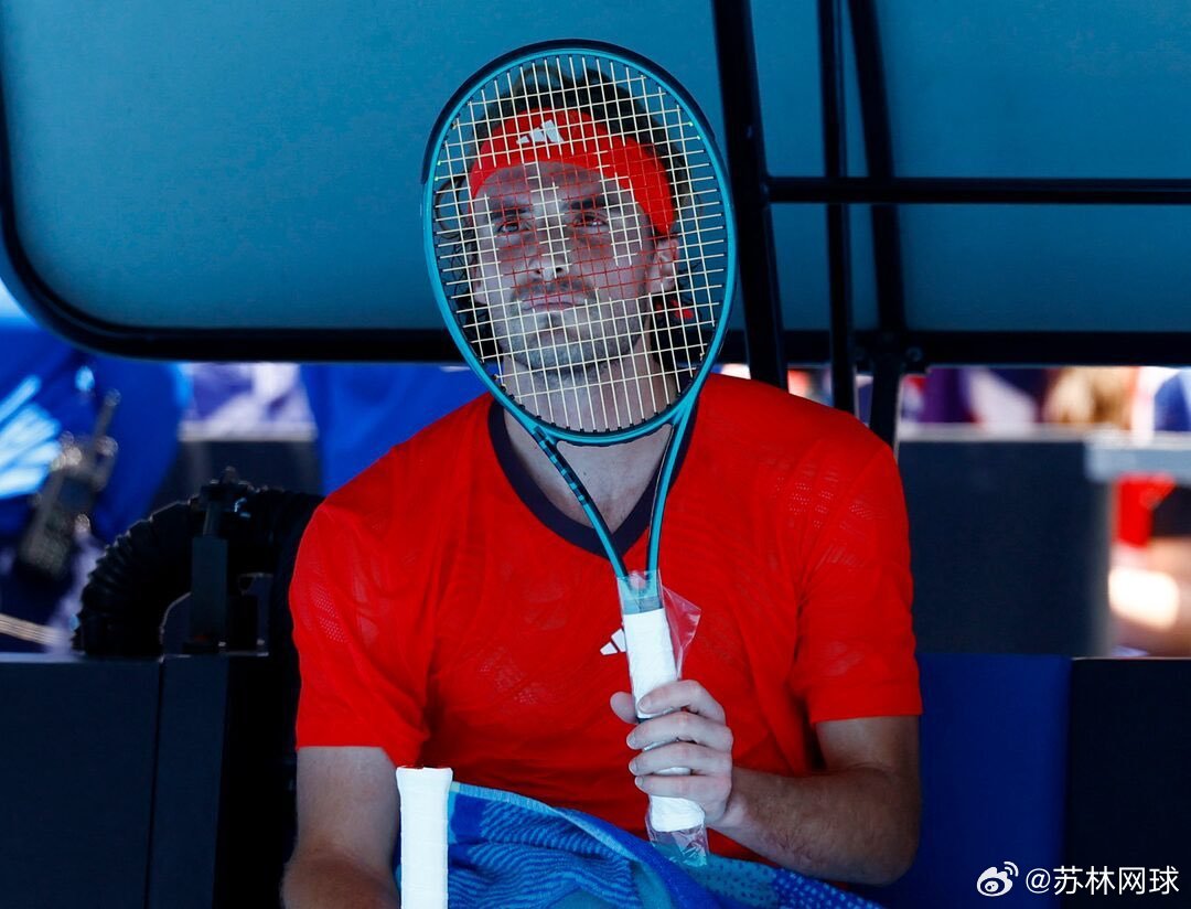 🇬🇷名将西西帕斯在蒙特卡洛大师赛一轮游，下周他的个人排名将来到65左右。这是