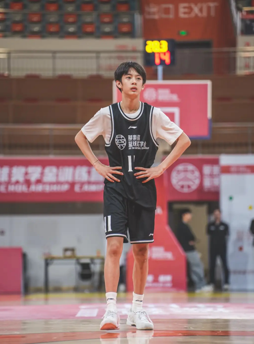 孙俪的儿子跟她长得太像了，长成这样的星二代进娱乐圈才有说服力​​​