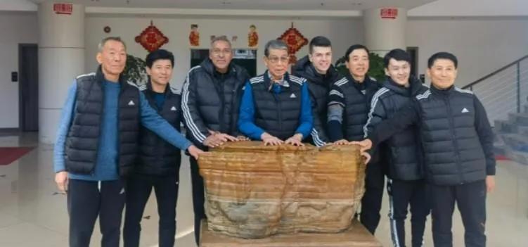 徐根宝聘请欧洲名帅来执教！直言全运会要冲击金牌！为了实现目标特地聘请了法属留尼汪
