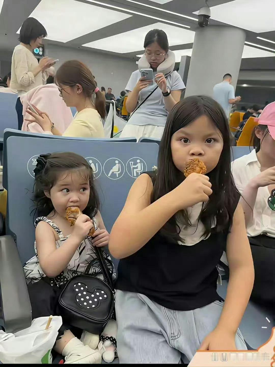 基因太奇妙！韩安冉两个同母异父女儿气质迥异，大女儿复刻妈妈少女模样​​​韩安冉