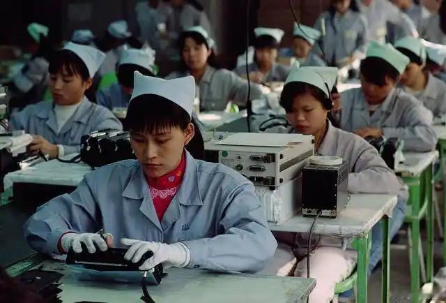 1995年一对在深圳打工认识的男女朋友感动事情解析今天看了一对在1995年在深