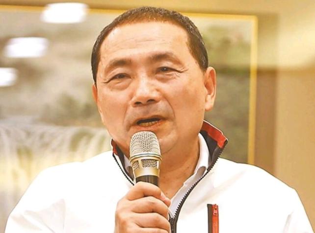 台湾刚通过7800亿军购，侯友谊立刻表态摊牌！侯友谊这回的表演，真是把“蓝皮