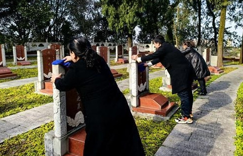 公墓只能使用20年，如果子孙不续费，会如何处理？