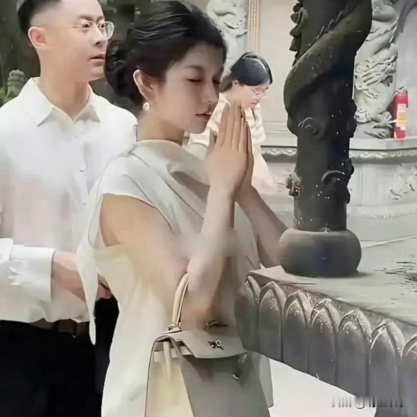 感觉她什么都不缺了到底来求什么的？
