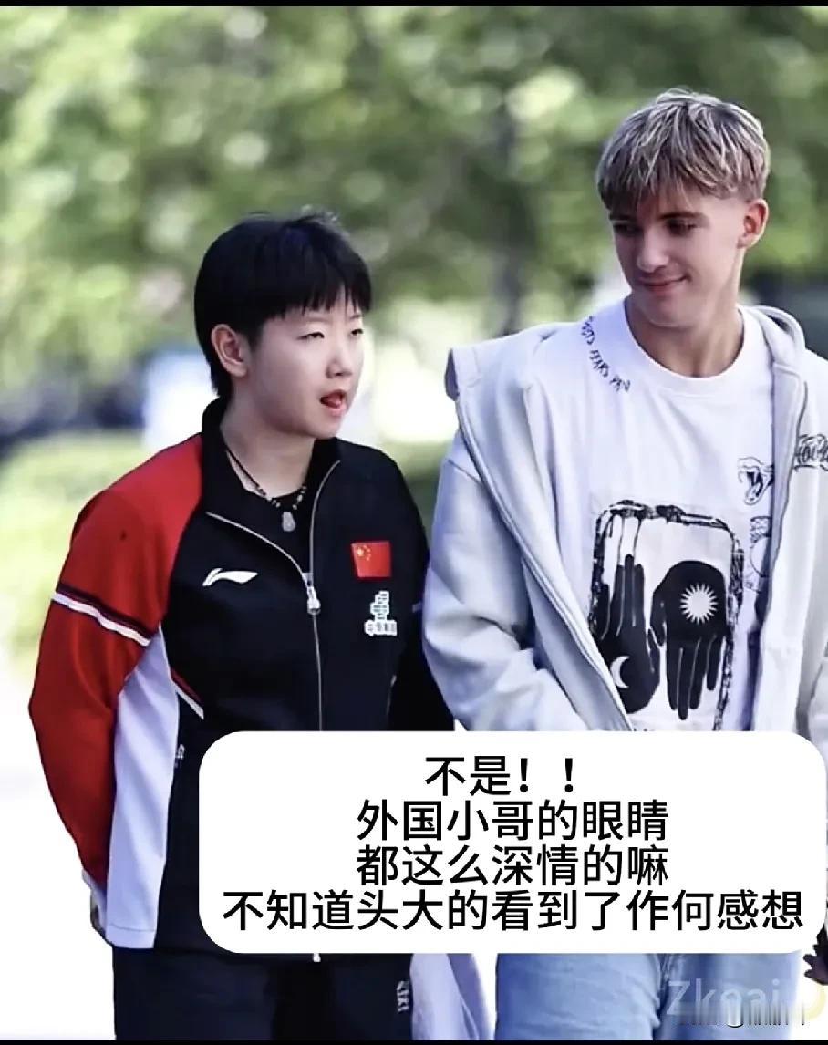 孙颖莎在国外和帅小伙合影各大网友真是看热闹不嫌事儿大虽然挺帅，但是我莎愣是一