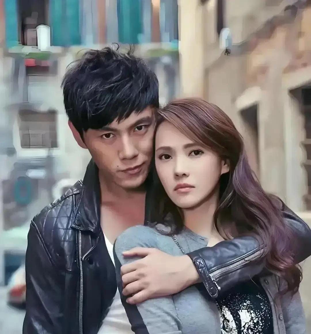 离婚那天，两人没撕没闹，连句狠话都没甩。办完手续，庾澄庆只递了件外套，像在