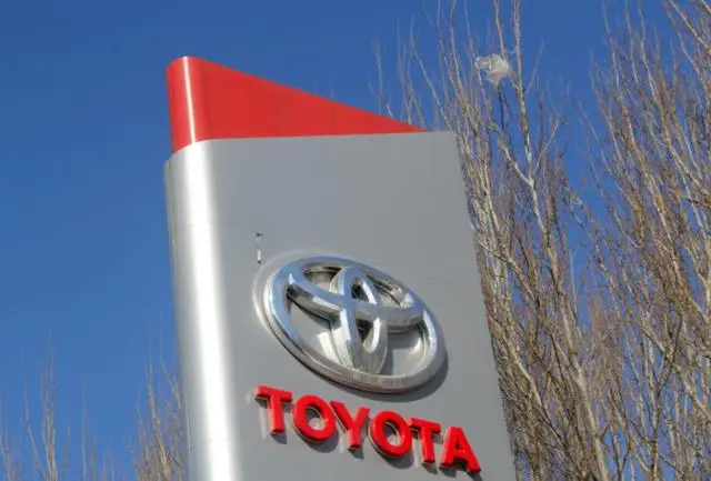 丰田的财报出炉了！全年卖了966.2万辆车，蝉联全球销冠，平均一辆车赚1.7万人