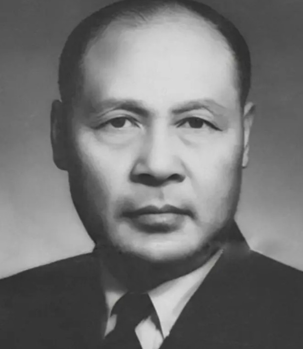 1949年10月1日，杀害我党300多条人命的杨虎，登上了天安门，参加开国大礼。