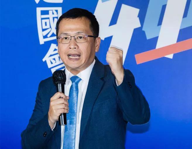 国民党主席改选即将展开，因现任主席朱立伦已明确表态「交棒」，台中市长卢秀燕也公开
