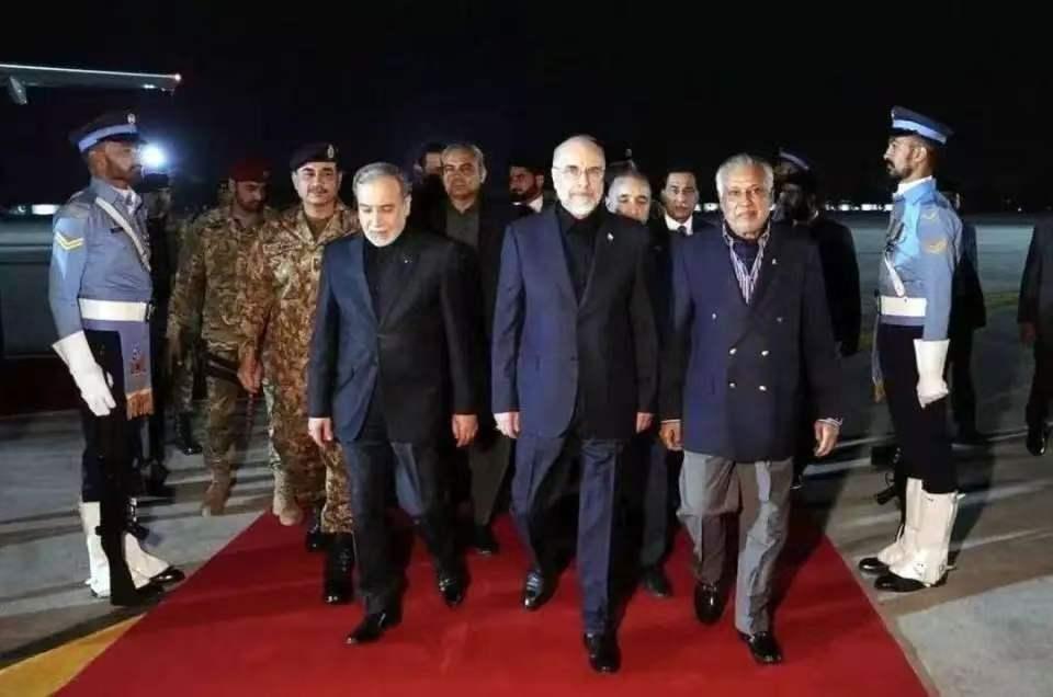 赫格塞思下台了，停火谈成了，华盛顿却没人松口气。4月11日伊斯兰堡那场会，美