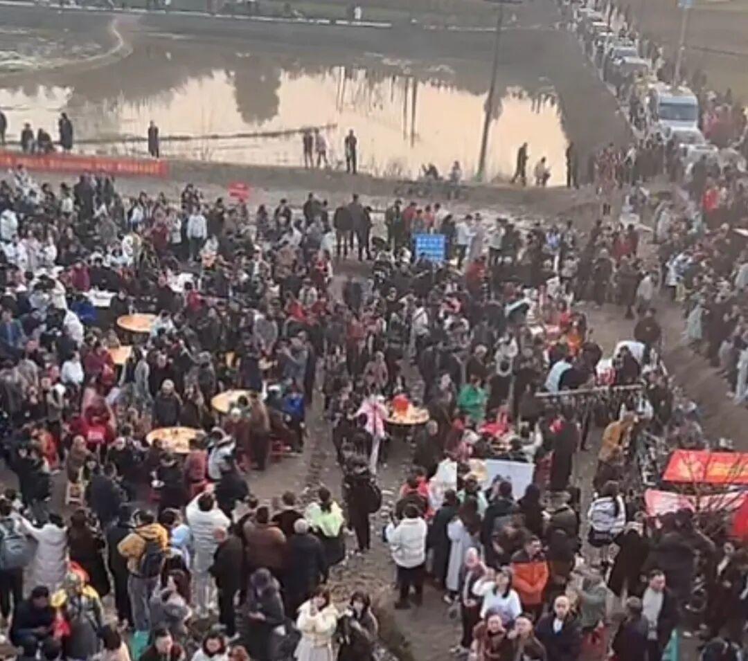 藏不住了，喊停了！1月20日12时18分中国新闻周刊从北京发布消息，1月17日