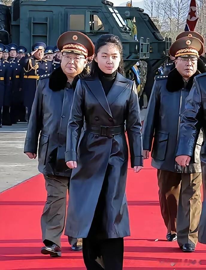 这气势！看面相很福态真是金贵之体女王之相而且越看越舒服柔和的面貌中透着