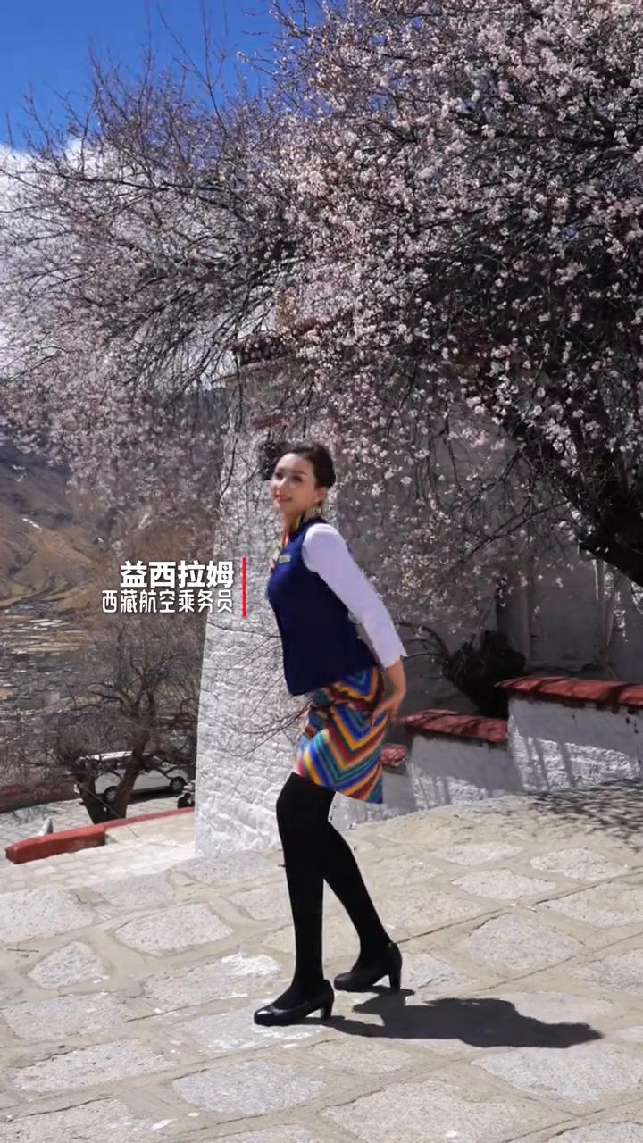益西拉姆，西藏航空乘务员。