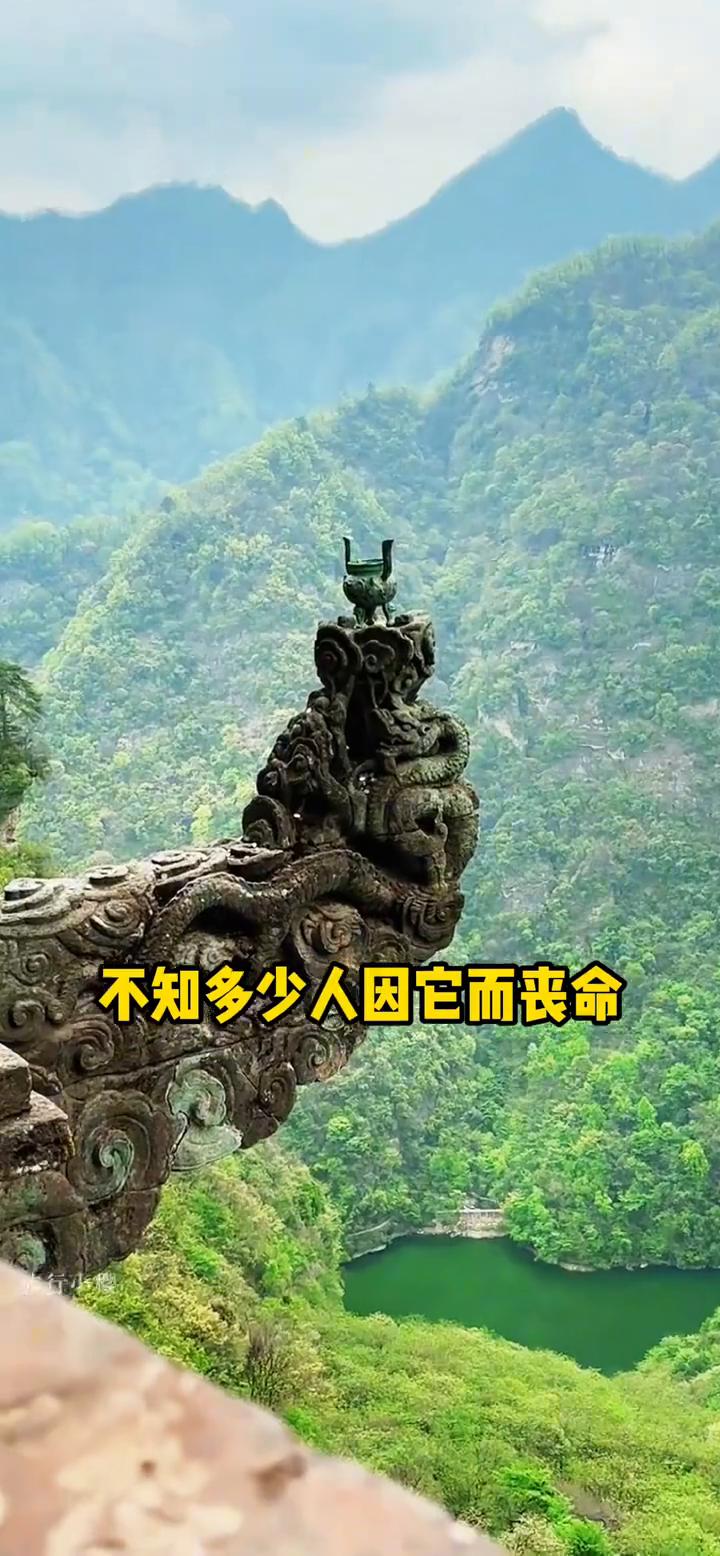 武当山夺命香炉，多少人因它丧命？这就是被誉为天下第一香的武当山龙头香，也叫夺命