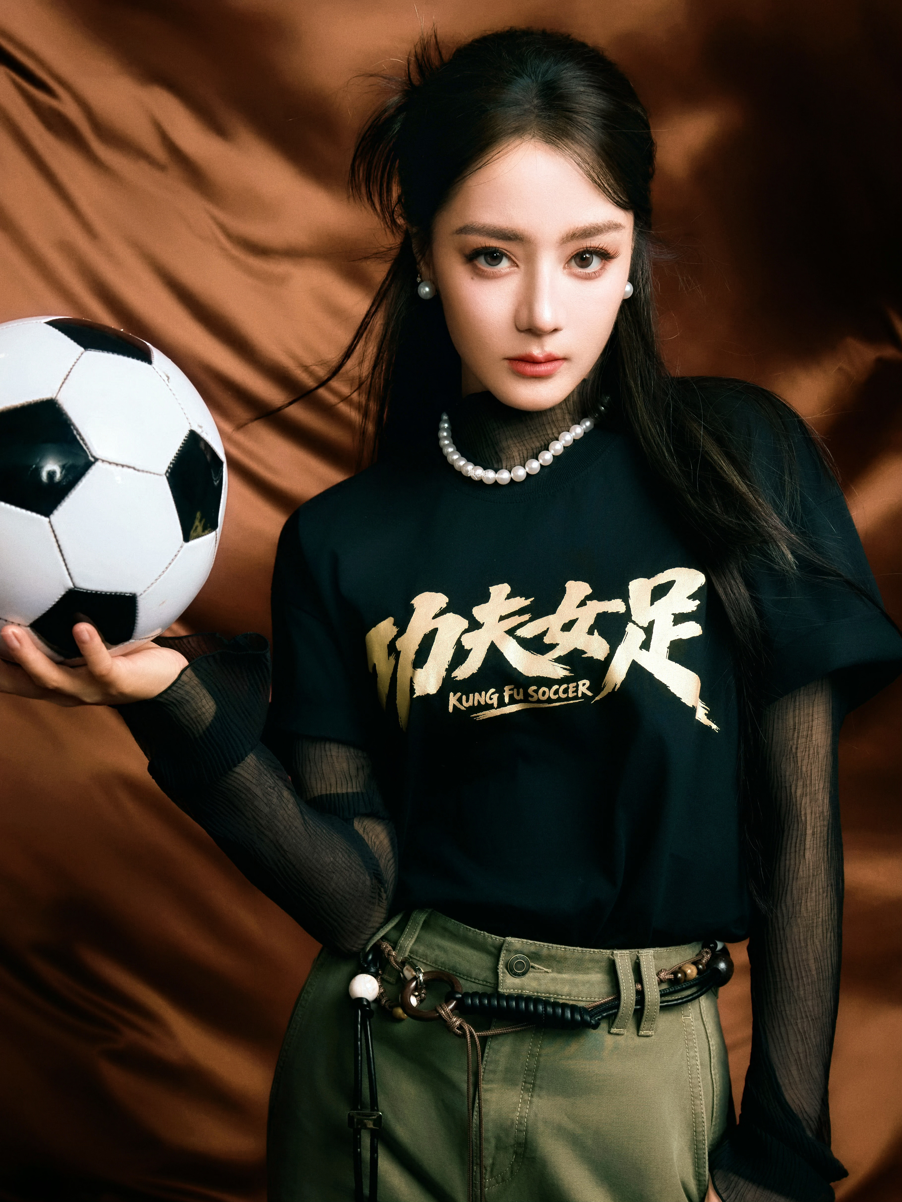迪丽热巴90天三连爆：23亿票房+五大刊满贯+巴黎红裙，迪丽热巴的“王炸”一季