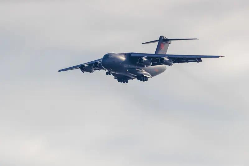 美媒公布的2025全球空中力量排名里，中国空军竟排第七，还不如印度，这排名简直离