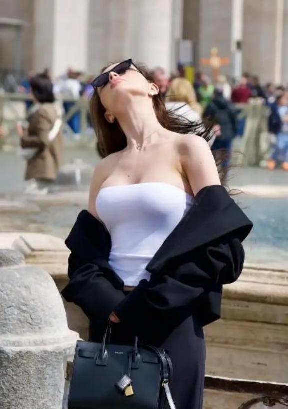 一名德国华人表示，“欧洲人讨厌中国人的原因，就是因为如果在街上看到一群人大声吵闹