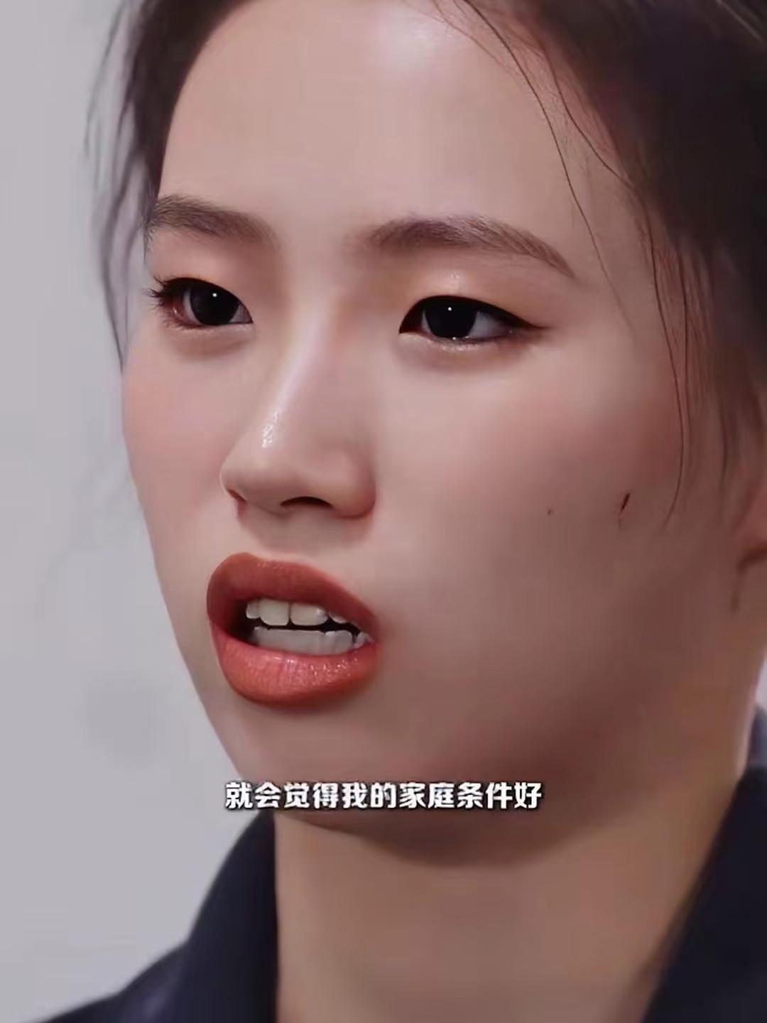 主持人问陈芋汐：“你被网暴这么长时间，最让你委屈愤怒的一件事是什么？”陈芋汐：