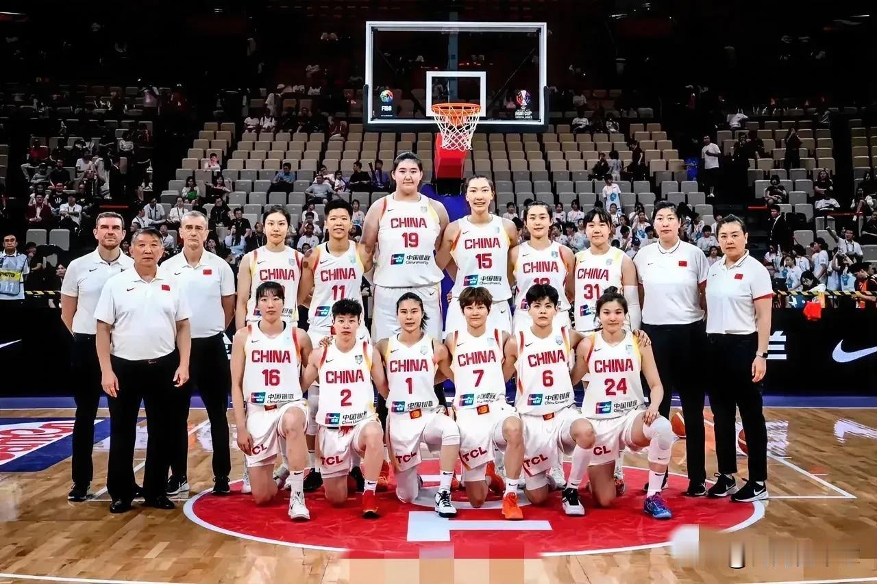 实话实说，宫鲁鸣执教的新一届中国女篮的四大核心是：1、韩旭——中锋2、杨力