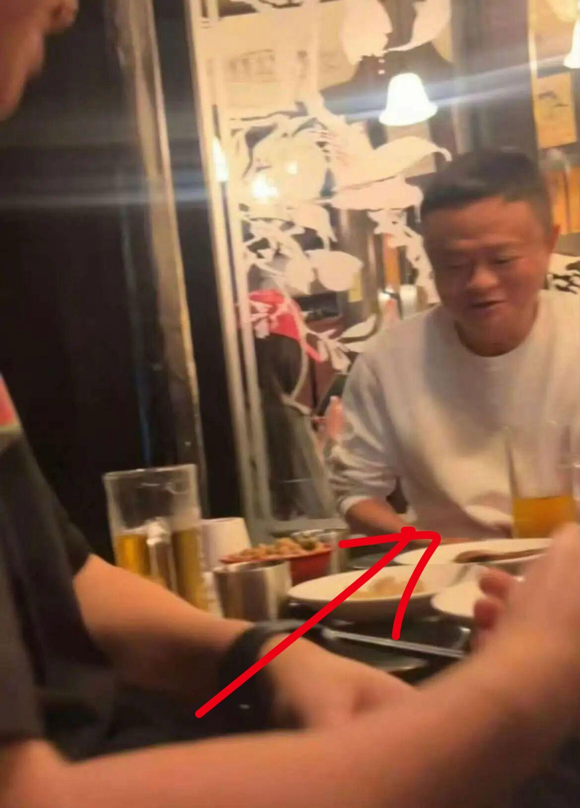 网友宁波偶遇马云，口味有点小众，中资扮小资，步履蹒跚​​​