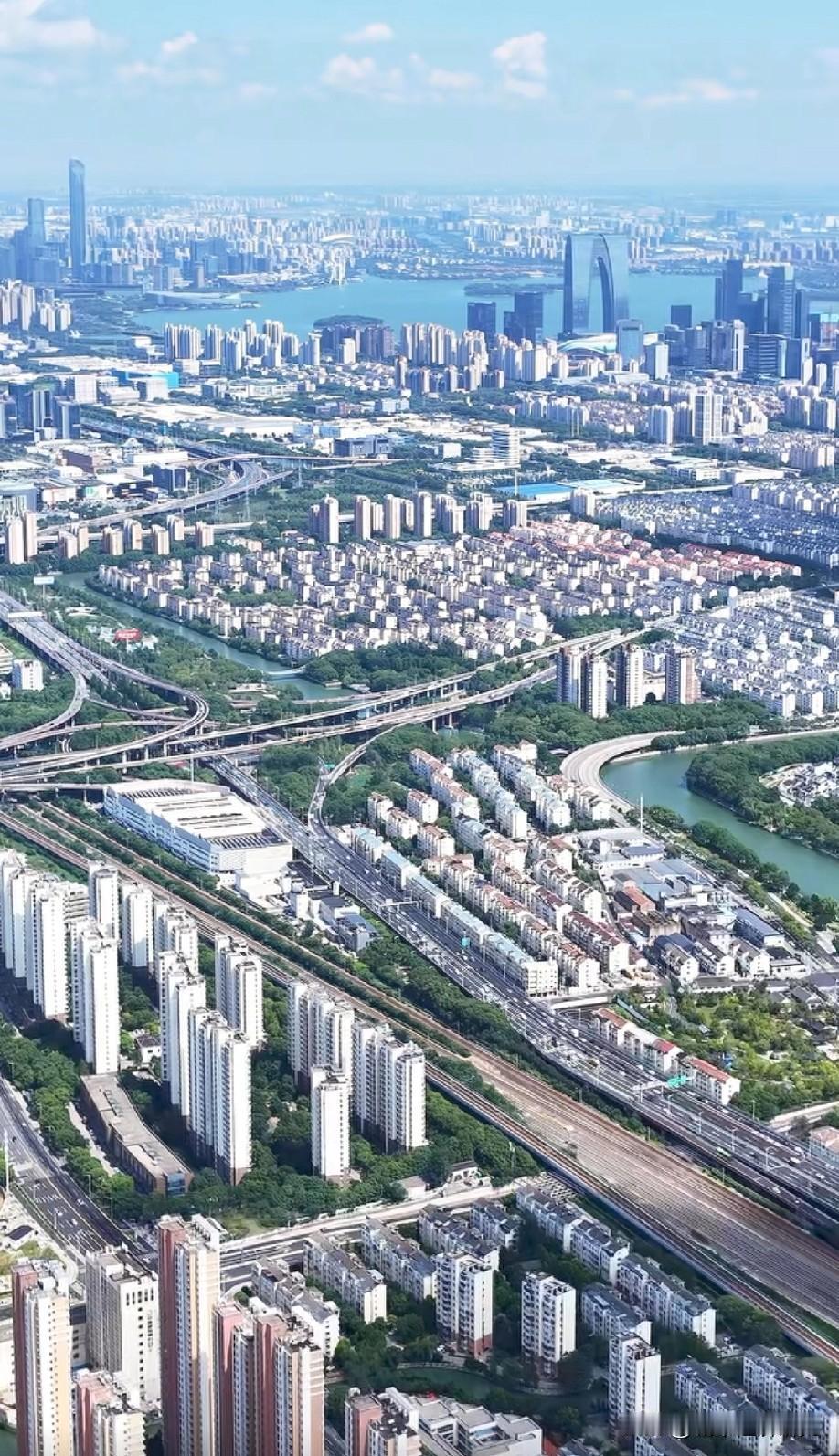长三角江浙沪皖（江苏浙江上海安徽）区域GDP总量与澳大利亚加拿大GDP总量对比情