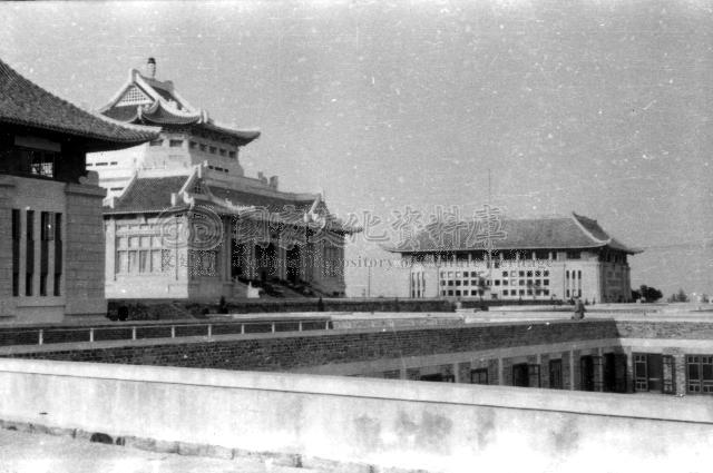 1938年，武汉沦陷前的武汉大学，漂亮的教学楼。