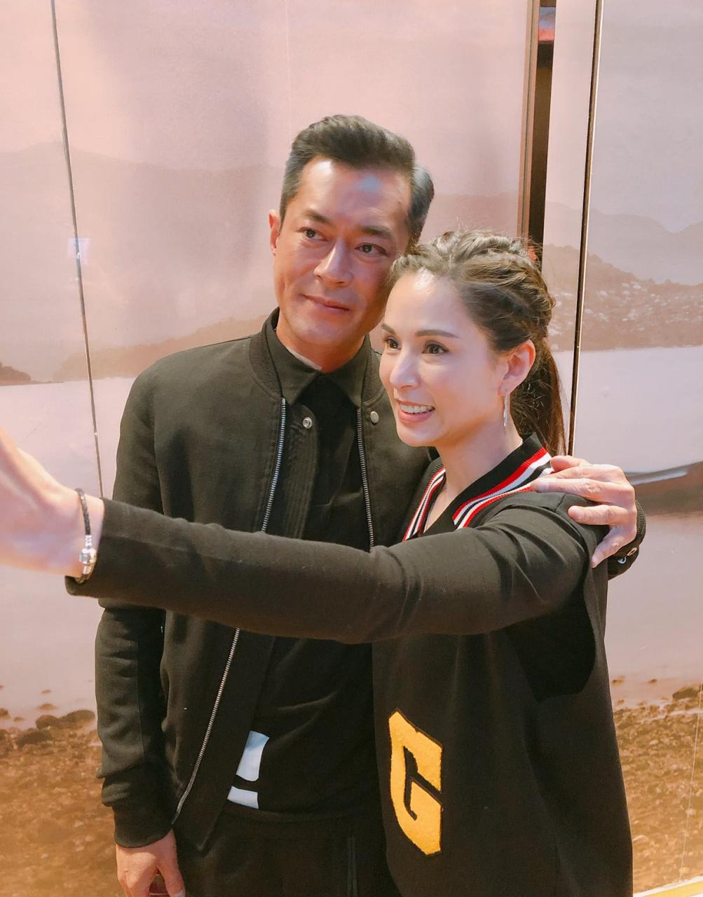 一位爱情专家说：“所有男人追女人的套路，都是撒谎；所有女人追男人的套路，都是撒娇