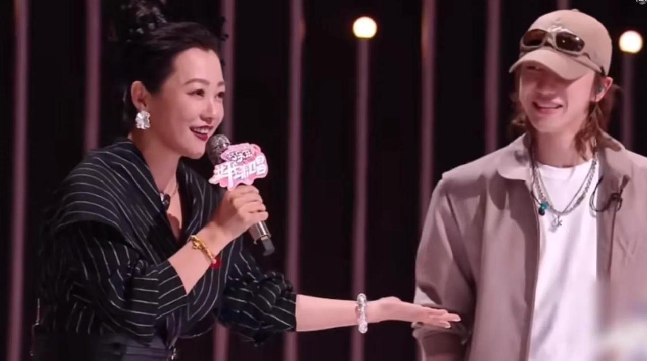 郝蕾，亲手撕碎了自己最后的体面！究其背后原因就是：飘了。实力派专业演员郝