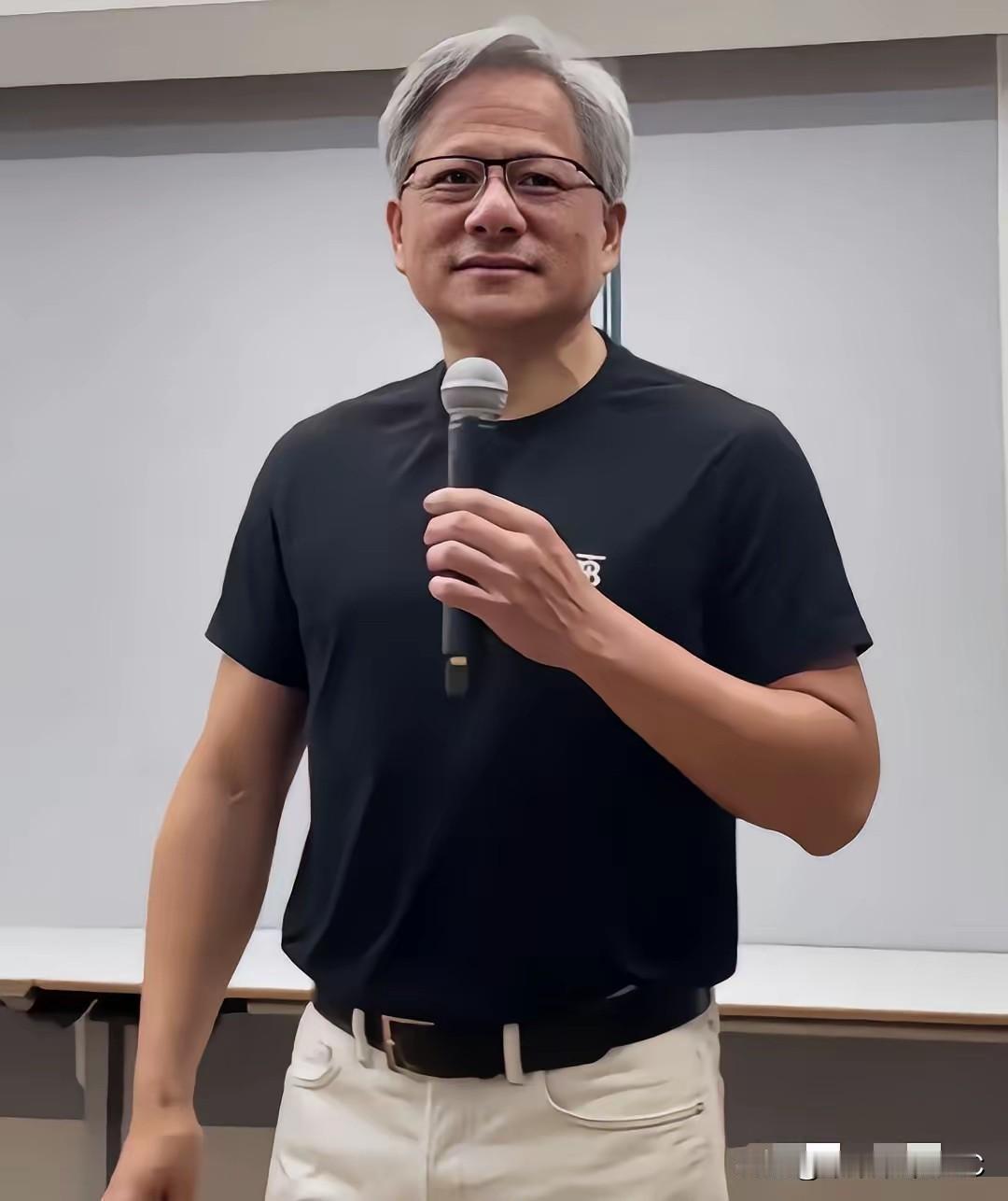 每次看到英伟达老板黄仁勋的全家福，心里总会冒出一个念头：基因这东西，有时候真的挺