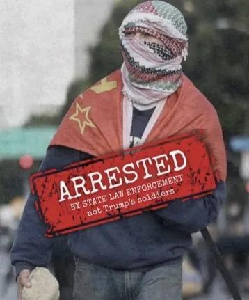 我前几天说的那位在洛杉矶骚乱中披着苏联国旗四处游荡的巨魔老哥已经被逮捕了，不过抓