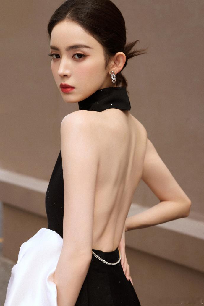 10年前和娜扎的合影十年光阴流转，她怎么一点都没变？岁月对她真的是格外偏爱，这