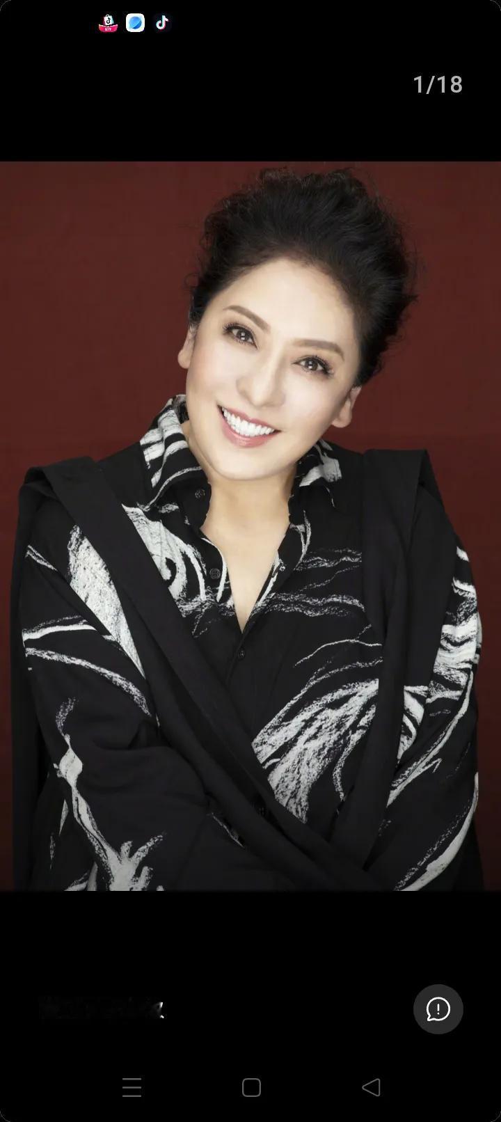 向太评李亚鹏：一句话点透态度，暴露圈内真实看法向太陈岚（1959年出生）身形