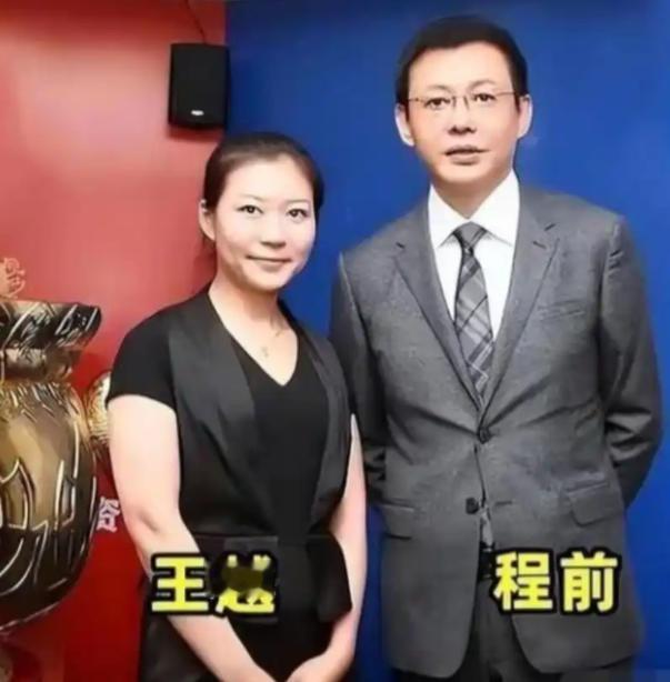 他曾和赵忠祥齐名央视，感情上却十分曲折，发妻王越为他放弃歌唱事业，最终却含泪离婚