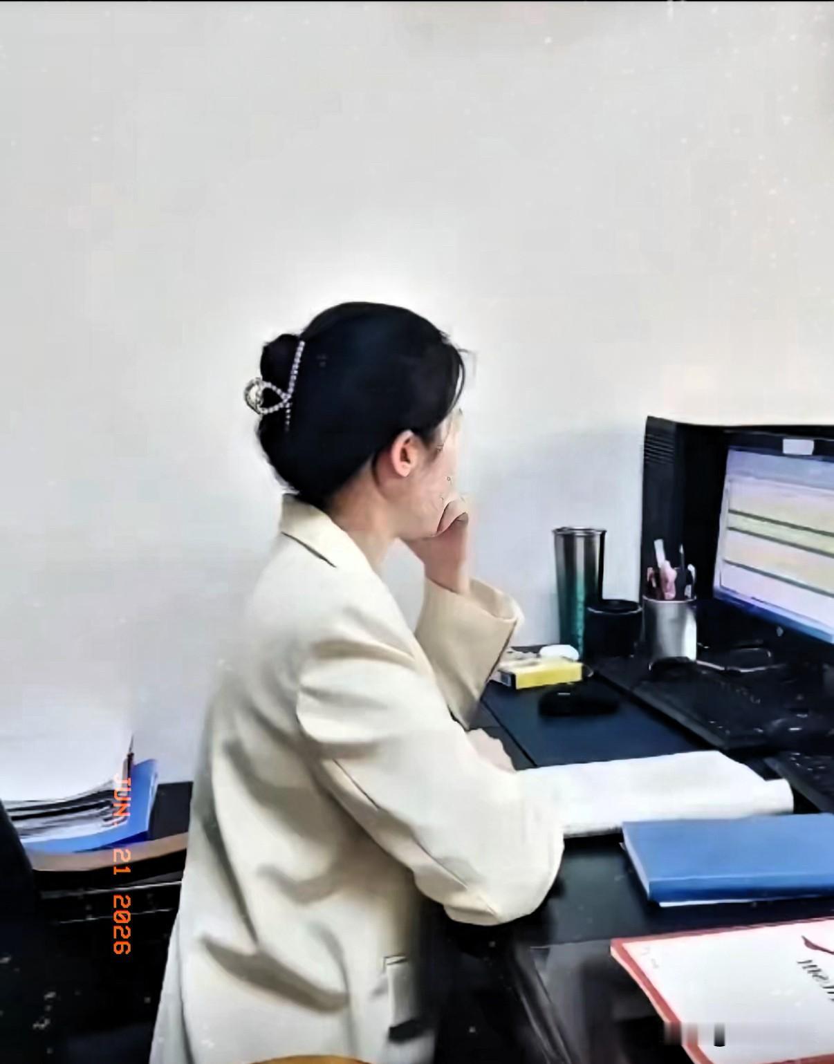 怪不得体制内剩女太多了！​我表妹在县财政局上班，三十四了，研究生，个子也高，长